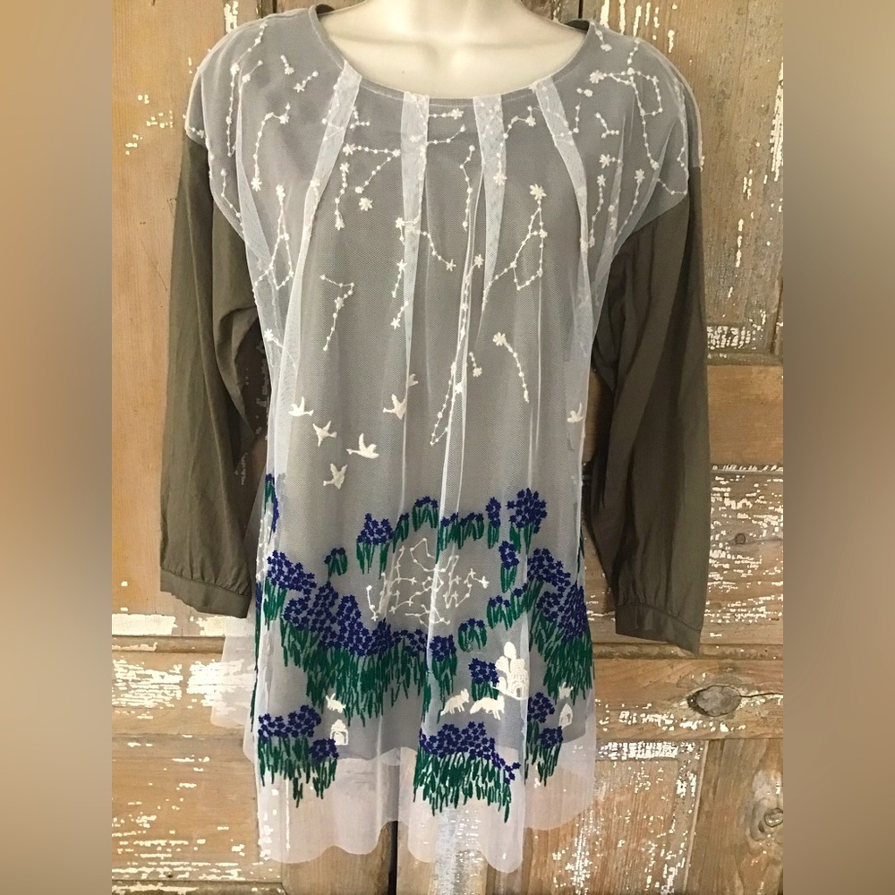 Super Hakka woman’s top embroidered pleated sheer overlay med- large